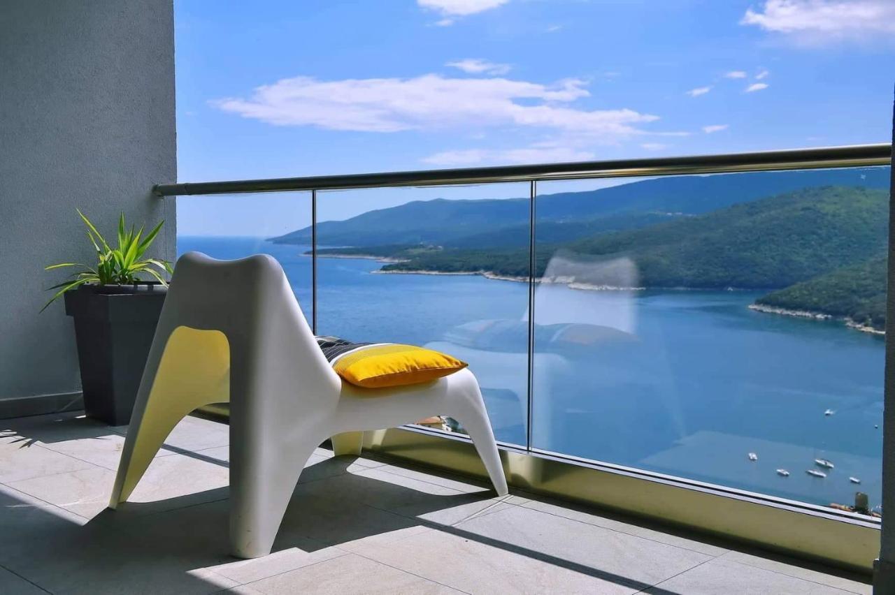 Vanilla I With Beautiful Seaview